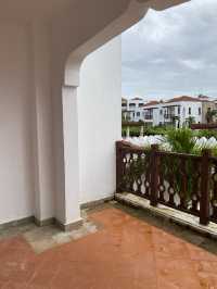 4bedroom all en-suite villa, first row from the beach