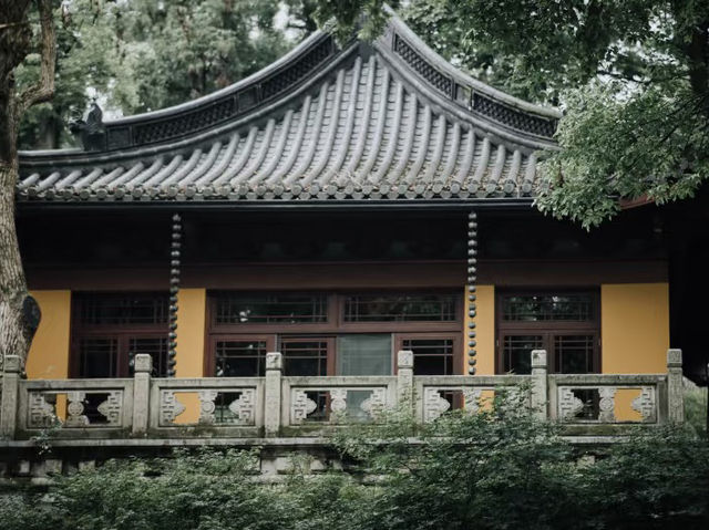 Finding Peace at Lingyin Temple: Hangzhou’s Spiritual Gem