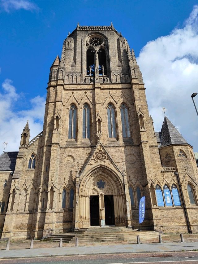 The Holy Name Church: Gothic Majesty Framed in Light 📸🕍