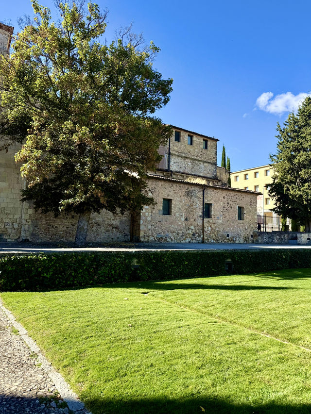 Between the Sacred and the Artistic