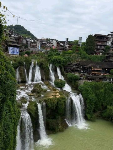 芙蓉鎮（Furong）。滝の上に架かる町。メリットとデメリット。 | Trip