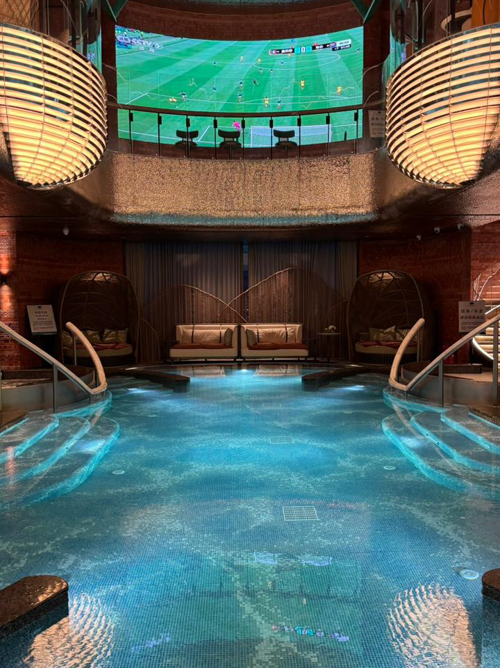 Dreaming of the ultimate getaway where you can escape the daily grind, recharge your batteries, and just live in the moment? Then you absolutely have to check out the brand-new Dongfang Yuetangquan Hotel bathhouse in Harbin!

It's not just a spa, it's a whole new world designed purely for your comfort and pleasure.

Here’s what’s waiting for you at Dongfang Yuetangquan Hotel:

· Exquisite atmosphere
· A wide selection of spa treatments
· Mouthwatering cuisine
· All-you-can-eat fruits and unlimited drinks, available until 11:00 PM
· Top-notch professional service
· Premium amenities: bathrobes, towels, cosmetics by Shiseido/
MUJI 
· Entertainment: hydrotherapy, saunas, salt room, cinema, PS5, and sleeping zones.
· Huge communal pools + hot tubs with varying water temperatures.
· Like many traditional Chinese bathhouses, there are gender-segregated zones (men's | women's) for nude bathing.
· SWIMSUITS ARE ALLOWED, for those who are a bit shy or just aren't used to it. I consider this a huge plus!!!

Admission ticket - 129 RMB 
Full body scrub: 59 RMB 

📍Address: 318 Chengxiang Road, Daoli District, Harbin, Heilongjiang, China (黑龙江省哈尔滨市道里区城乡路318号).