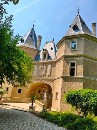 おとぎ話の魔法を発見：ゴウフフ城（Gołuchów Castle） 。