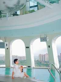 西雙版納｜藏在城市裡的絕美高空頂樓泳池酒店