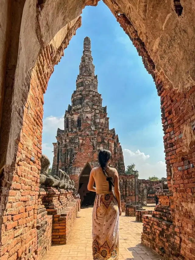Exploring the History and Culture of Thailand - A Travel Guide to the Ayutthaya Historical Park in Bangkok
