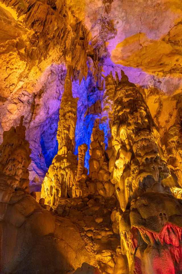 Enjoy the Spring Festival with a unique view, let's visit the underground palace of Zhijin Cave~