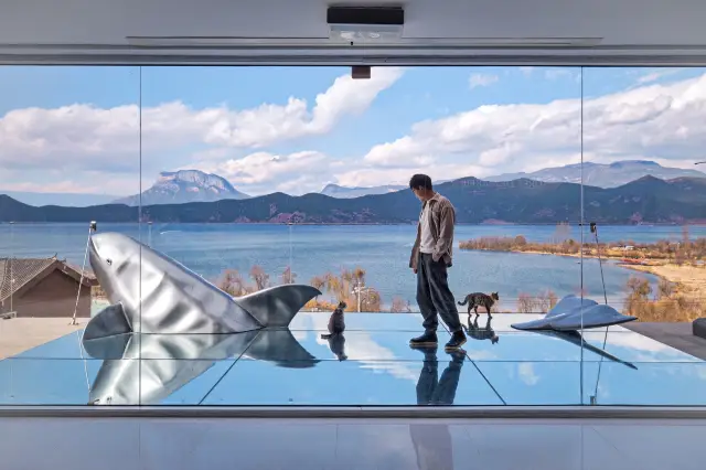 โรงแรมที่หน้าต่างแต่ละบานก็เหมือนกับภาพวาด