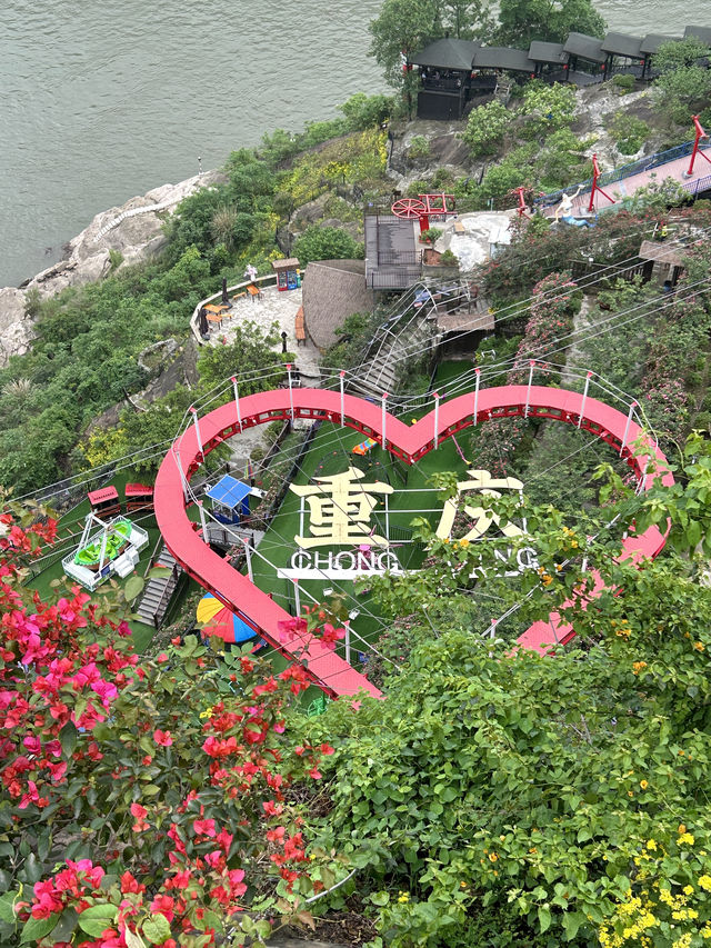 重慶週末遊|江邊超美薔薇花牆拍照美翻了！
