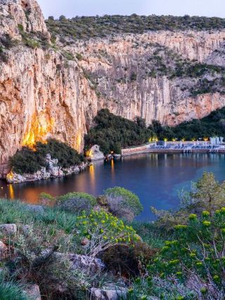 🌟 Athenian Getaway: Top Stay in Vouliagmeni! 🏖️✨