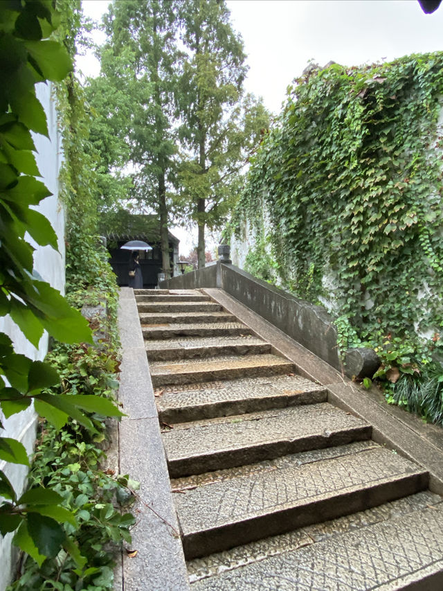 歇馬橋石板街｜詩意的雨中小巷