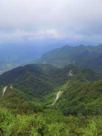 離天三尺三,貴州黔北第一峰,尧龍山。