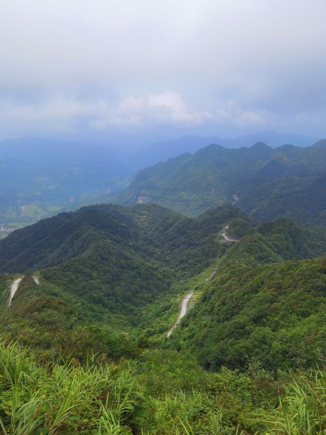 離天三尺三,貴州黔北第一峰,尧龍山。