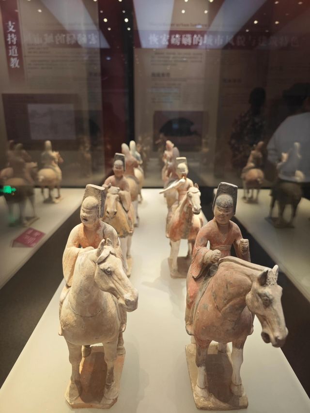 西安旅遊不要錯過武則天的陵墓——乾陵。