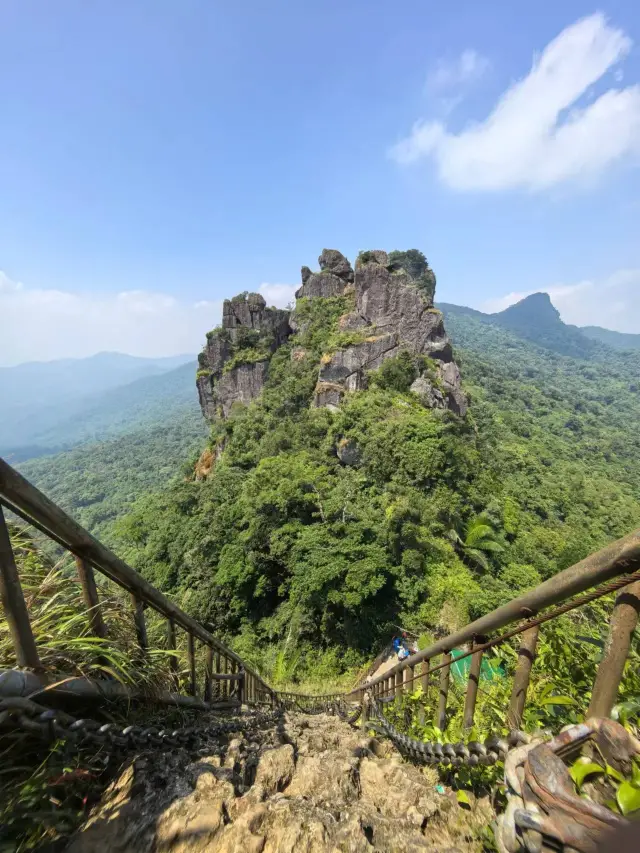 七仙嶺，體力一般真的要慎重考慮。山頂景色確實很美。