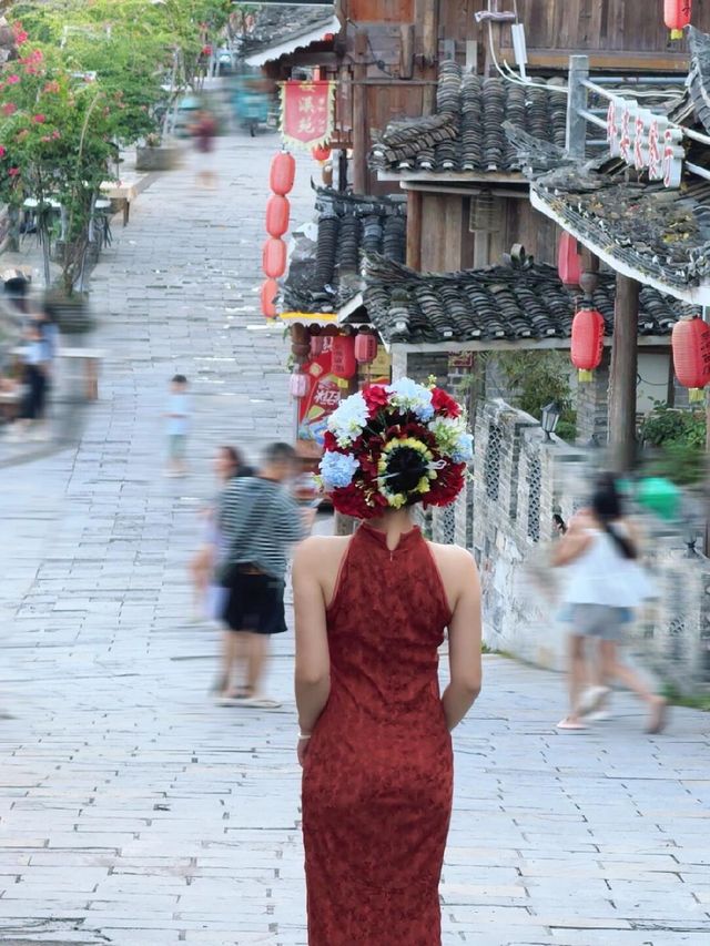 Girls！來苗寨當一回哈妮公主吧！|||。