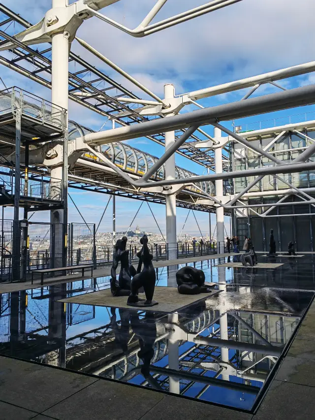 這應該是我見過最炫酷的美術館,彷彿進入科幻世界。