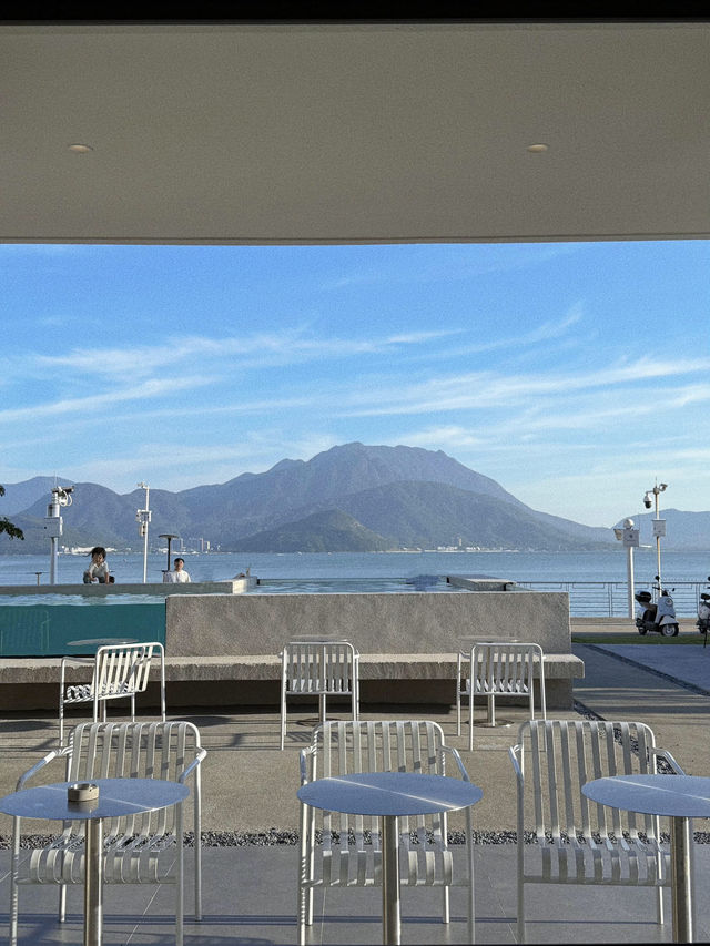 抓住夏天尾巴，在海島風咖啡廳感受海濱浪漫🏝️