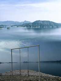 千島湖 千島湖暢玩秘笈，看完你就懂！ 家人們，千島湖那可是藏在浙江的寶藏度假地，湖水藍得像被