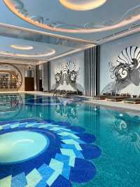 澳門最美室內泳池｜卡爾拉格斐酒店的時尚水境🏊‍♀️