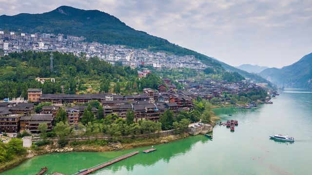 重慶係一座山水相依、文化底蘊深厚嘅城市，以下係一份重慶旅遊攻略