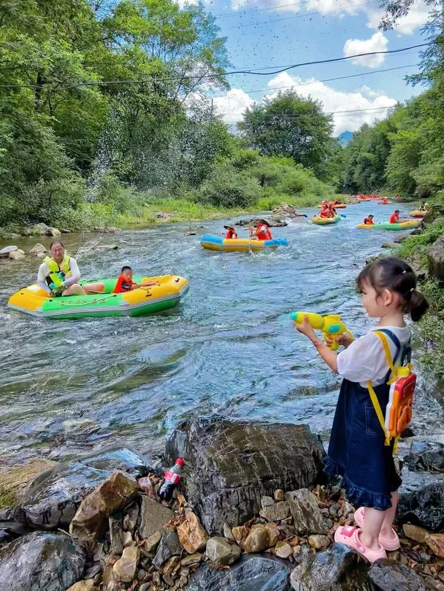 南京媽咪避暑湊仔2小時直達22℃夏天，小朋友玩到拉都唔肯走
