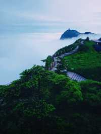 四川峨眉山·金頂｜雲海佛光，一眼入魂