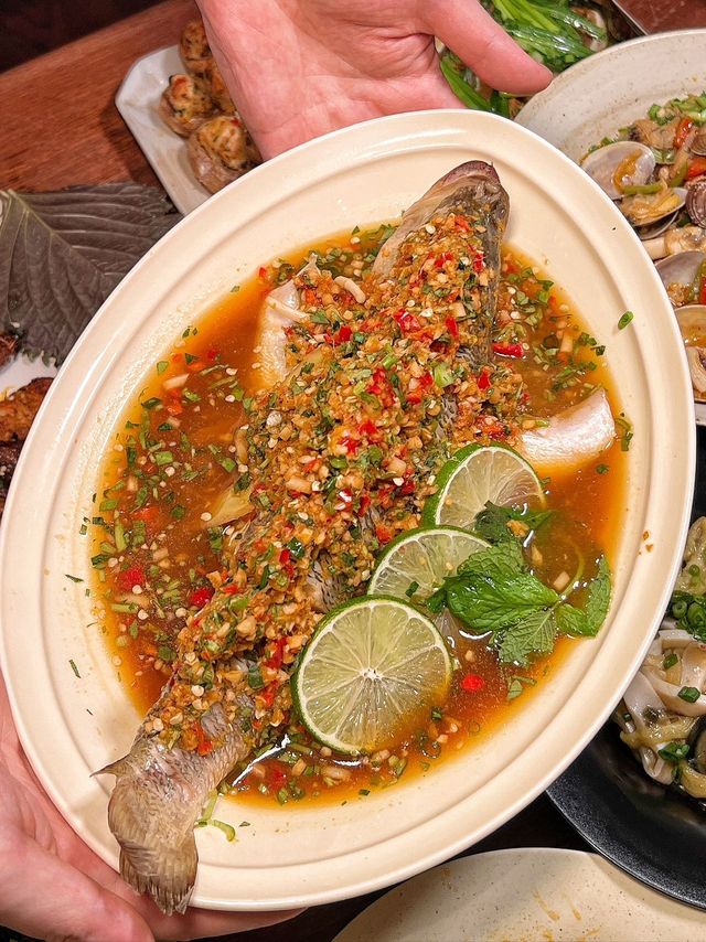 近期喺成都食過最滿意嘅一餐！！氣氛正到爆燈就喺雙子塔對面！！