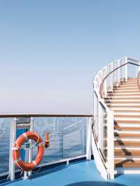 📸 Caught some empty shots on a fully booked cruise with 5,200 people on board?