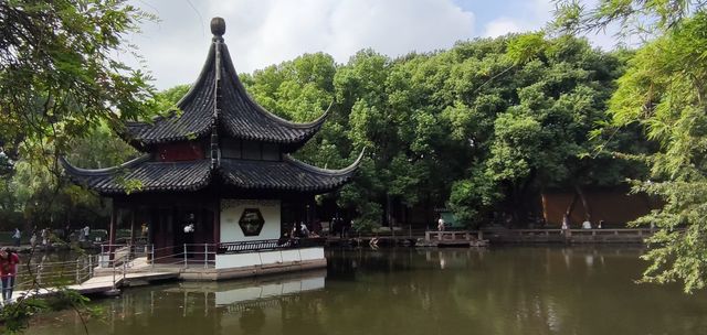 今年西園寺秋色姍姍來遲 今年西園寺秋色姍姍來遲