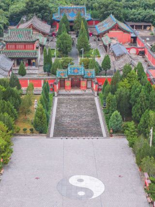 วัดไทฟูในเฟินหยาง: งานเลี้ยงภาพวัดโบราณจากราชวงศ์จิ้นและประติมากรรมแขวนจากราชวงศ์หมิง