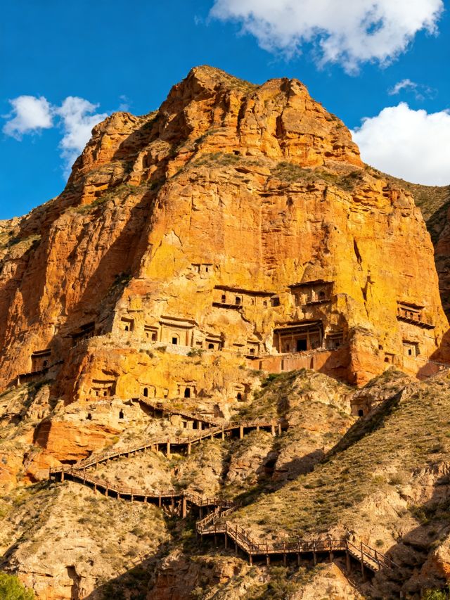 探訪中國石窟藝術的源頭，感受千年佛光與山水奇觀