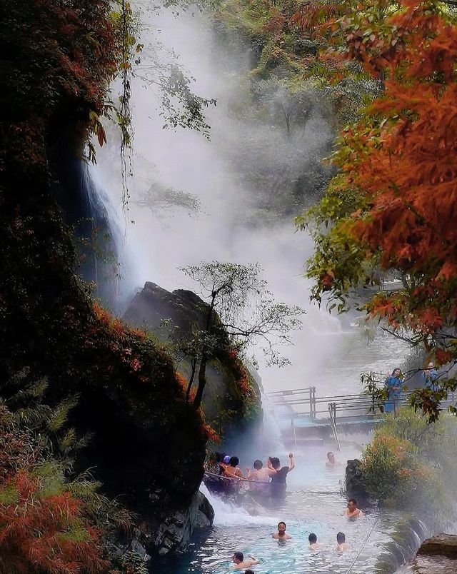 螺髻山瘋玩實錄：在雪地裡泡溫泉也太會了！