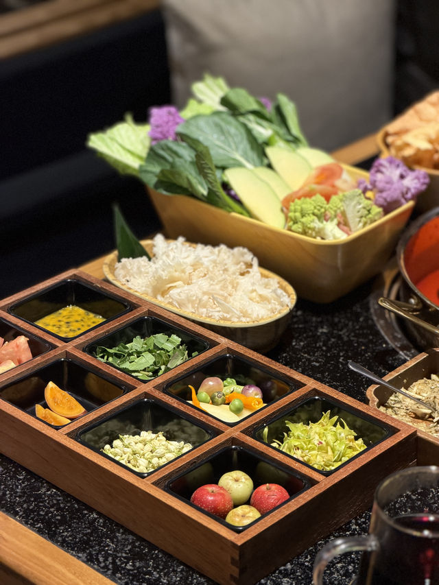 北京也能吃到現舂的！雲南野果酸湯火鍋，一口酸到景邁山