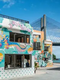 比起堅尼地城,我更愛這個海邊彩色小鎮….