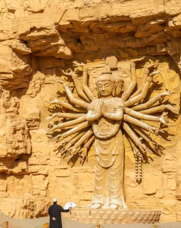 敦煌 我很少用震撼這個詞形容