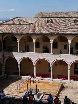 อัสซีซี | เมืองศักดิ์สิทธิ์ที่ผู้คนไม่ค่อยรู้จักแต่ได้รับการเคารพนับถืออย่างสูง