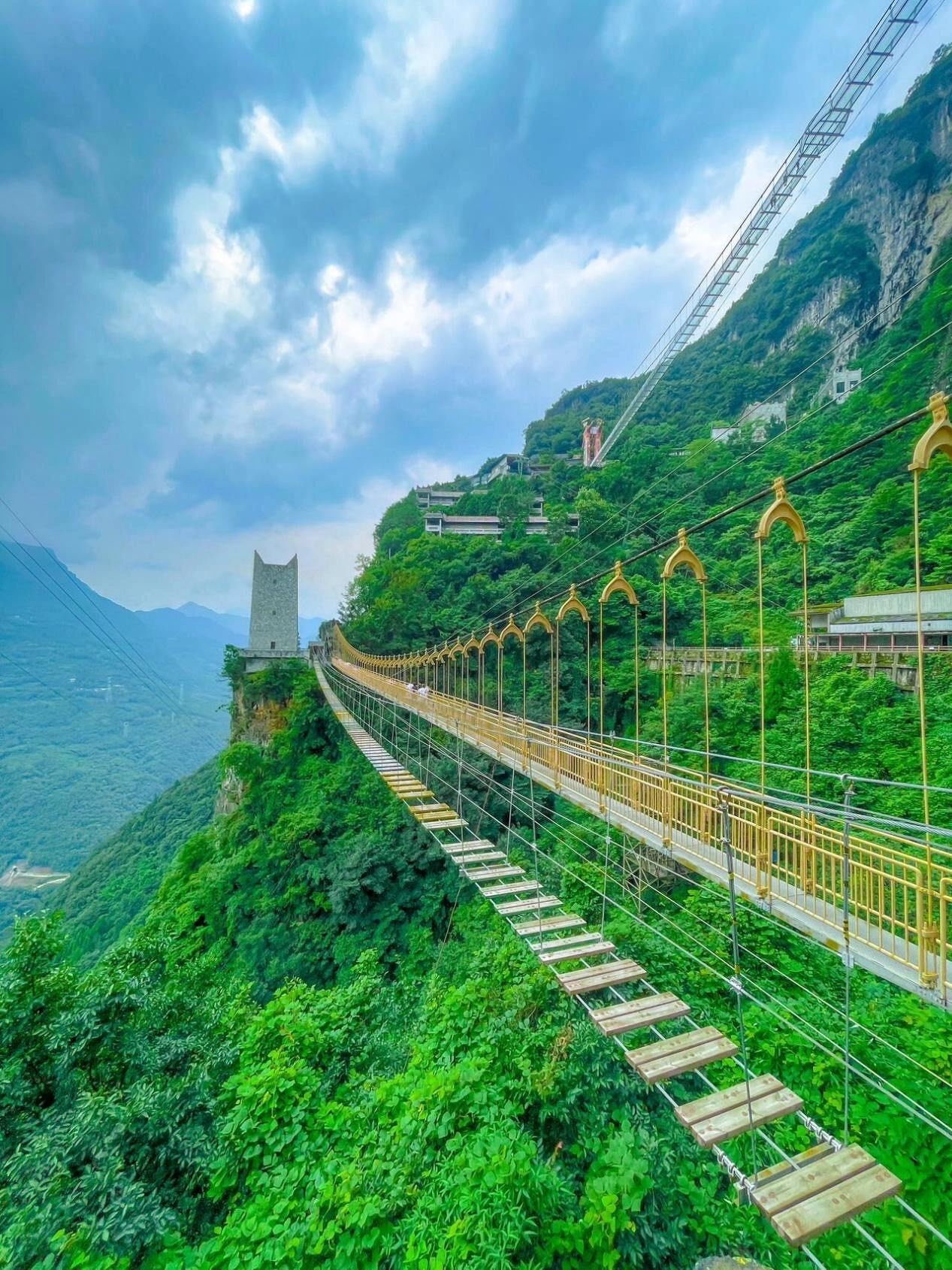 Chengdu 1.5h direct to 20℃ cloud secret realm | Complete summer resort guide to Jiuhuang Mountain (about 1500 words)   Chengdu stays above 30℃ in midsummer