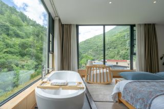 康定で友人たちとささやかな集まり｜温泉に浸かり、ゆったりとした週末を過ごす