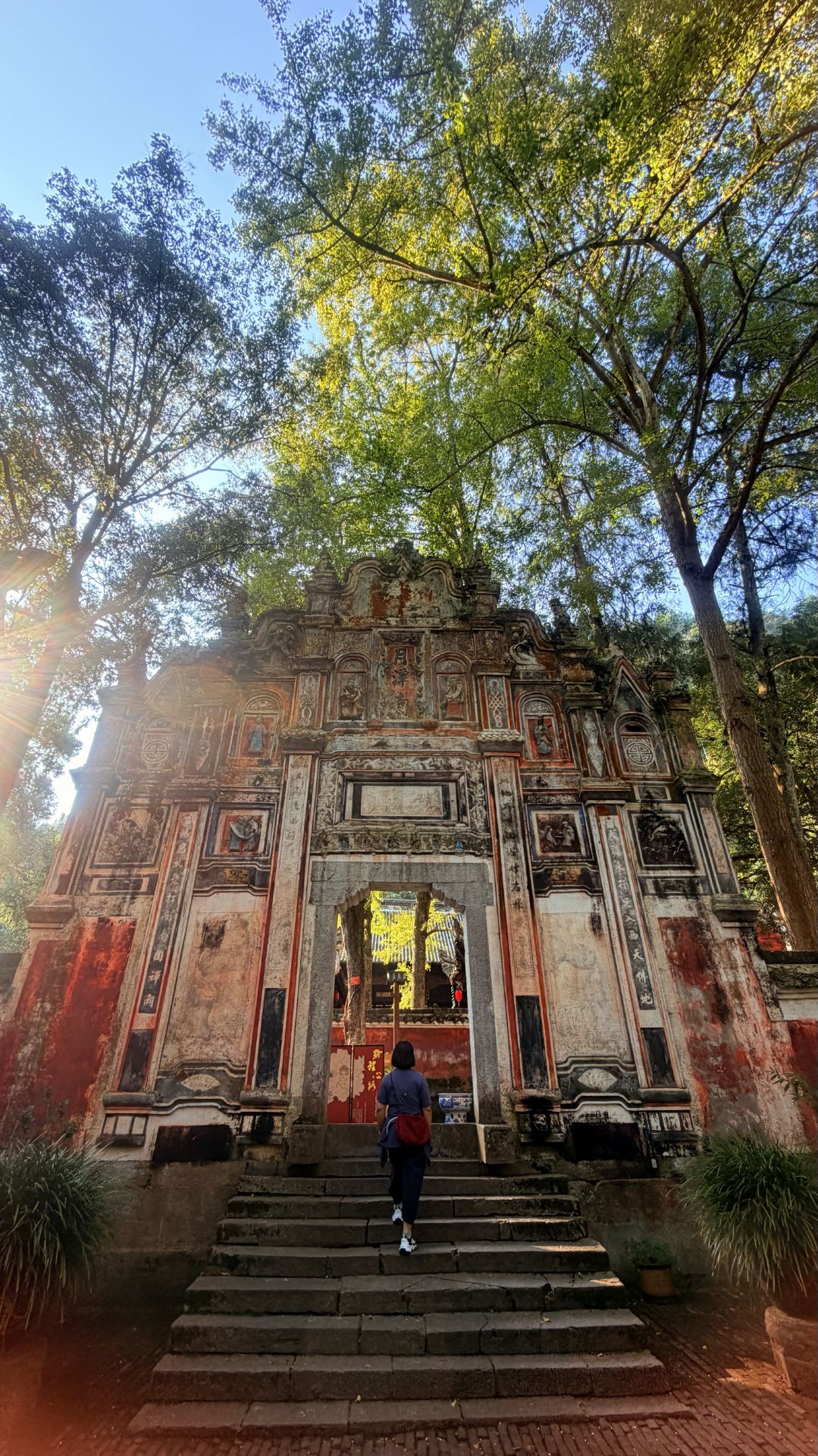 I rarely use the word "breathtaking" to describe a place, but Huangping Feiyun Cliff is severely underrated