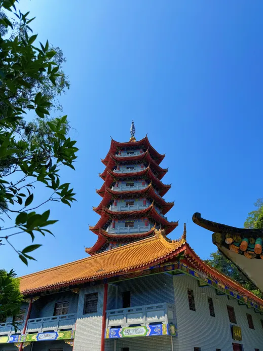Take you into a small town in Guangxi, see the "Bund" and "Beijing Road" in one day, and even climb Baiyun Mountain
