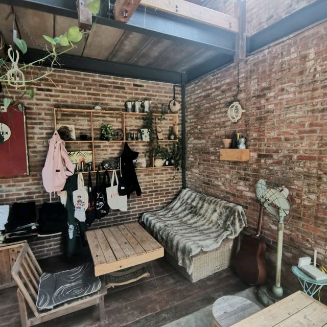 ร้าน  byใบ  คาเฟ่ลับในปราจีนบุรี