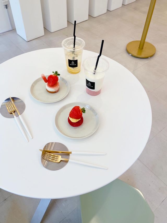 【福岡カフェ】ROOTHのあまおうが始まったよい 🍓 【福岡カフェ】ROOTHのあまおうが始まったよい 🍓