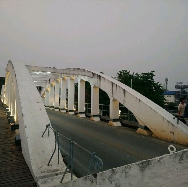 สะพานรัษฎาภิเศก  แลนด์มาร์คเมืองลำปาง