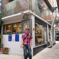 An excellent fine cafe at Shin Heung market, HB01