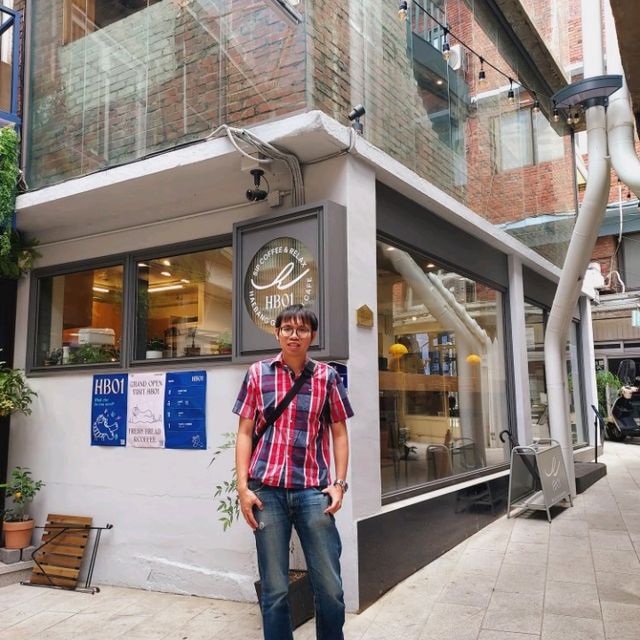 An excellent fine cafe at Shin Heung market, HB01