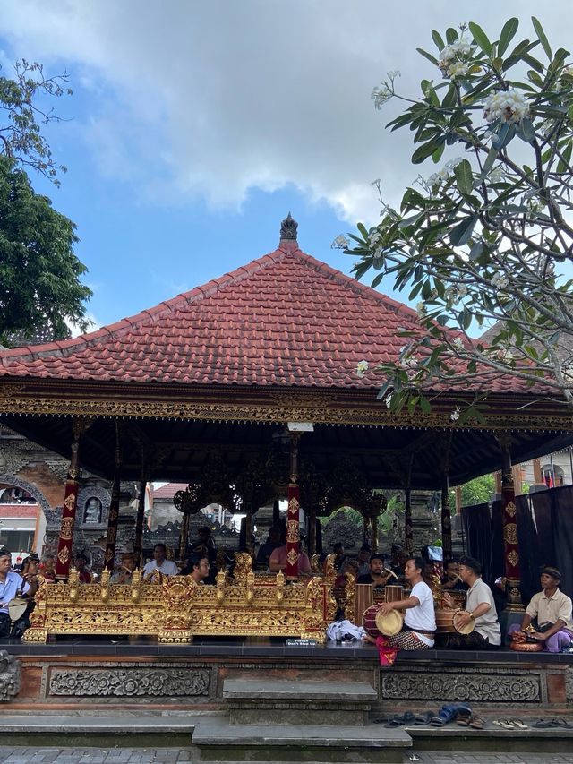 Be a king 🤴 & queen 👸 in Ubud Palace 