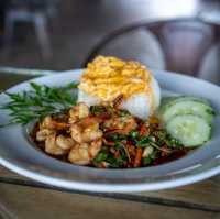 โรงนา คาเฟ่ ทุ่งนา กลางเกาะ