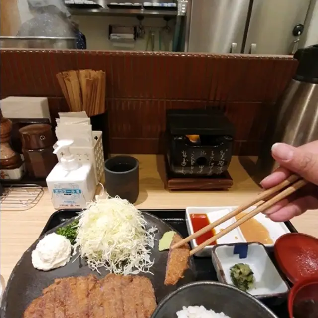 淺草雷門周邊美食名店－炸牛排【浅草牛かつ】