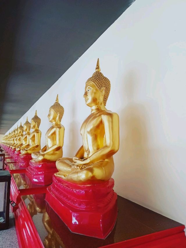 ไหว้พระขอพรที่วัดหลวงพ่อโสธร จังหวัดฉะเชิงเทรา