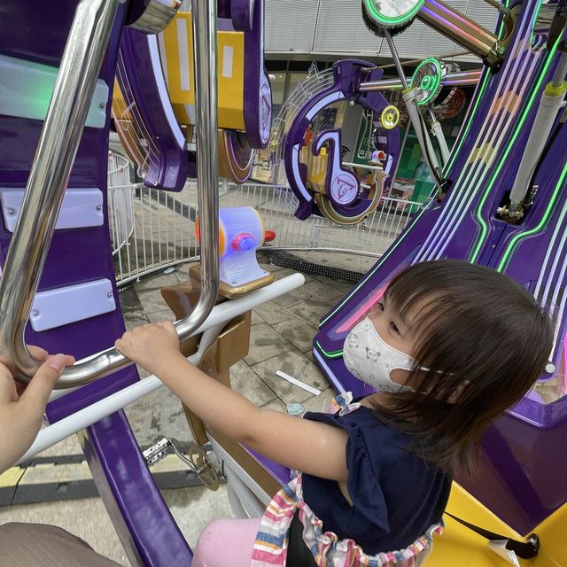 親子商場！兒童賽車、餵鴿糧、親子電動車、機動遊戲、蹦床室內遊樂場，超多嘢玩🎉